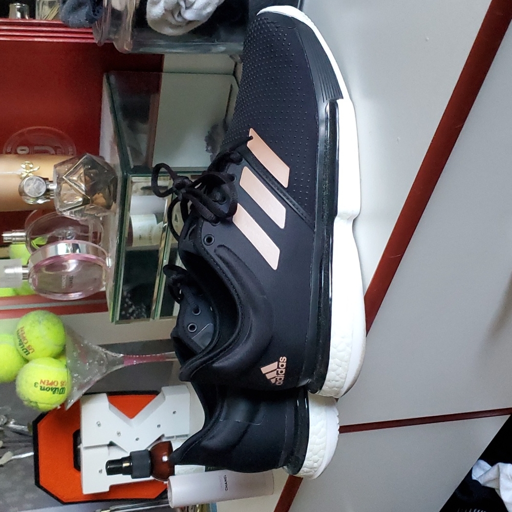 adidas Women's Solecourt Tennis Shoe